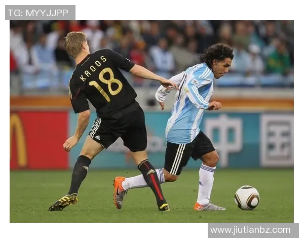 森柏欧与隆迪那的精彩对决揭示了足球战术的博弈与团队合作的重要性