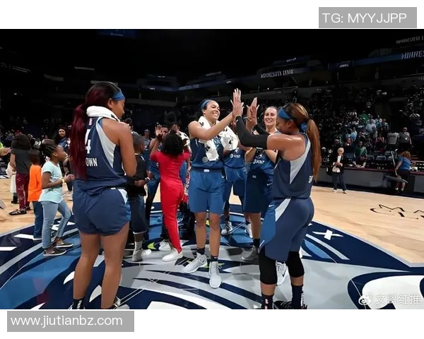 芝加哥天空队与梦想队的激烈对决揭示WNBA季后赛的精彩瞬间与战术较量