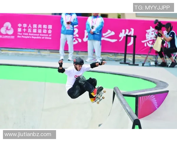 科学滑板团队协作训练方法探索与实践提升运动表现与团队默契 科学滑板团队协作训练方法探索与实践提升运动表现与团队默契